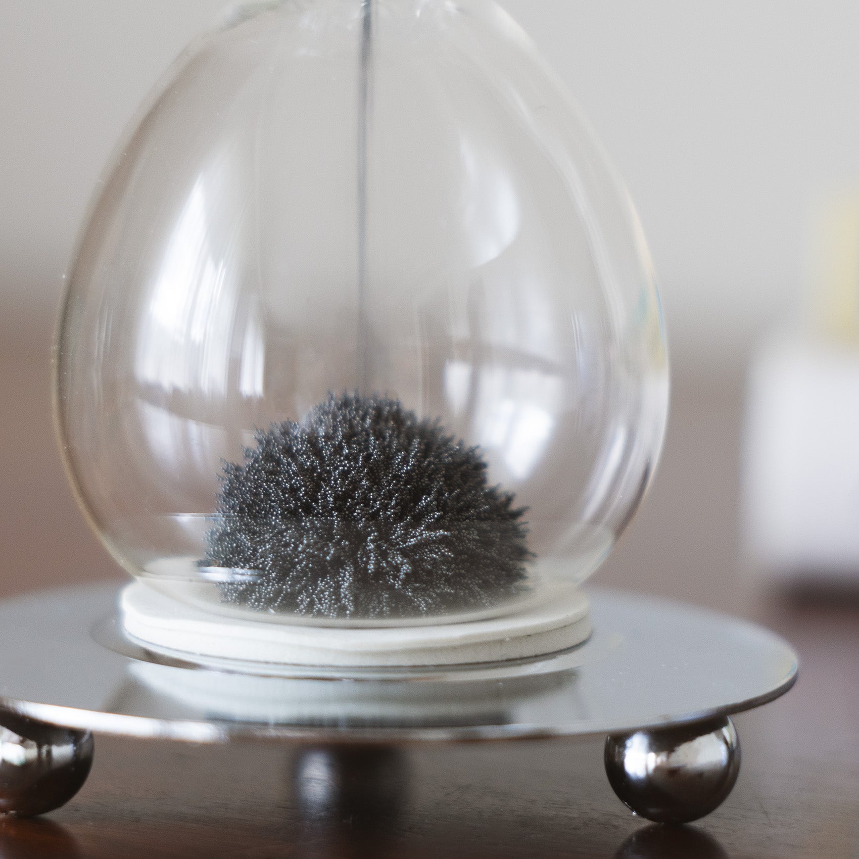 Magnetic hourglass